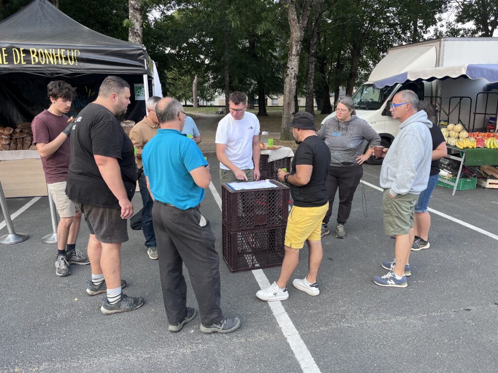 Le marché s’installe dans l’allée des Chênes, Mairie de Mésanger